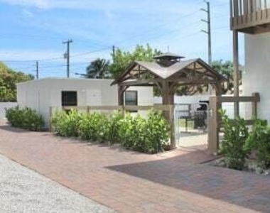 305 Cypress Drive - Photo Thumbnail 6