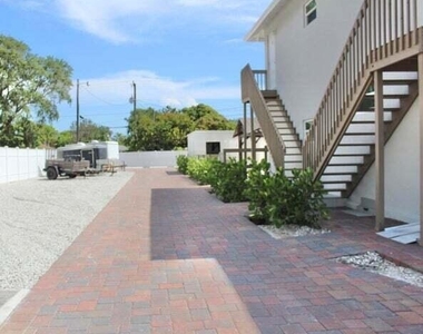 305 Cypress Drive - Photo Thumbnail 2