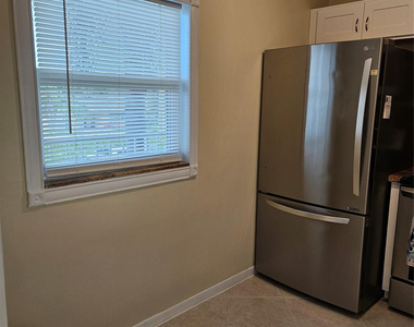 300 Ne 26th Avenue - Photo Thumbnail 1