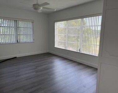 3100 N Palm Aire Drive - Photo Thumbnail 8