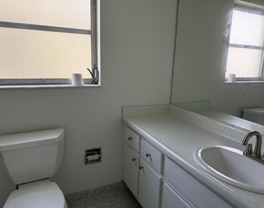 3100 N Palm Aire Drive - Photo Thumbnail 9