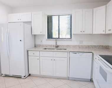428 Lakeview Drive - Photo Thumbnail 4