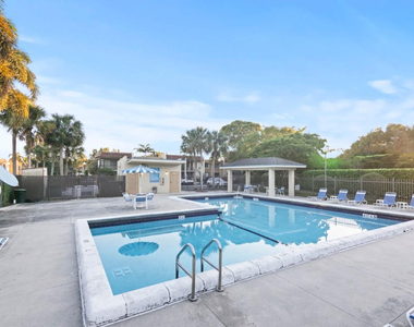 428 Lakeview Drive - Photo Thumbnail 2