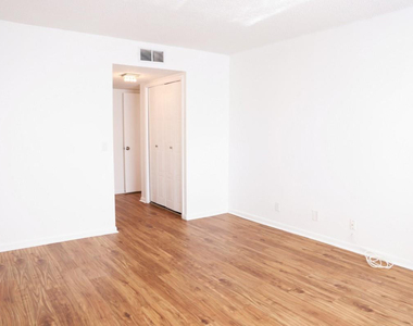 428 Lakeview Drive - Photo Thumbnail 11