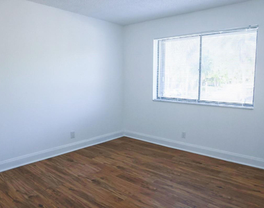 428 Lakeview Drive - Photo Thumbnail 7