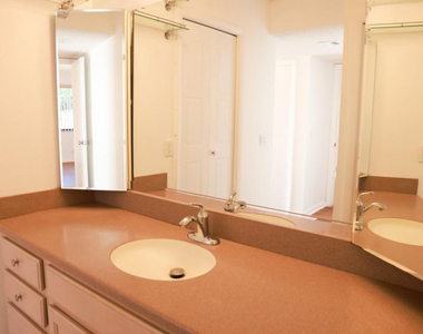 428 Lakeview Drive - Photo Thumbnail 12