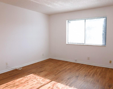 428 Lakeview Drive - Photo Thumbnail 10