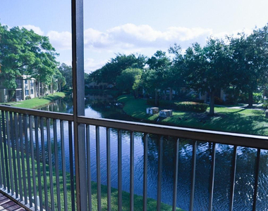 428 Lakeview Drive - Photo Thumbnail 1