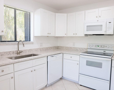 428 Lakeview Drive - Photo Thumbnail 3