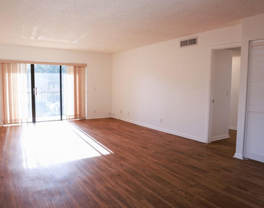 428 Lakeview Drive - Photo Thumbnail 5