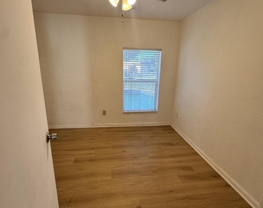 7816 Nw 70th Terrace - Photo Thumbnail 25