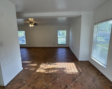 7816 Nw 70th Terrace - Photo Thumbnail 10