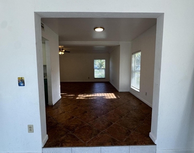 7816 Nw 70th Terrace - Photo Thumbnail 9