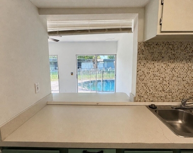 7816 Nw 70th Terrace - Photo Thumbnail 12
