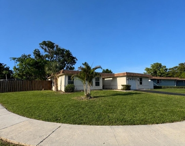 7816 Nw 70th Terrace - Photo Thumbnail 3