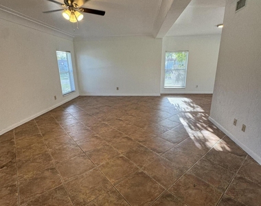 7816 Nw 70th Terrace - Photo Thumbnail 4