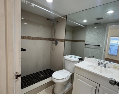 7816 Nw 70th Terrace - Photo Thumbnail 21