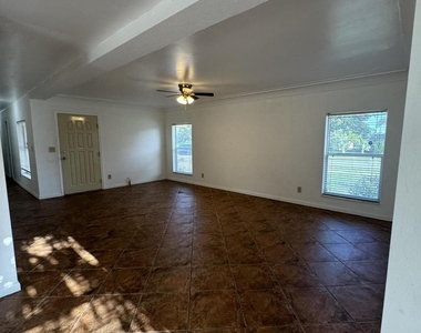 7816 Nw 70th Terrace - Photo Thumbnail 5