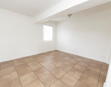 205 Nw 33rd Avenue - Photo Thumbnail 4