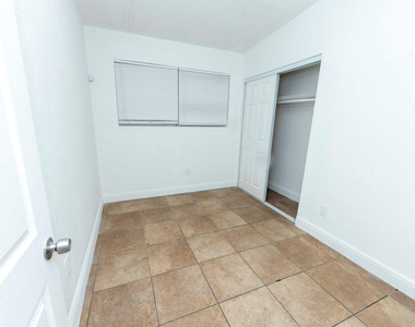 205 Nw 33rd Avenue - Photo Thumbnail 9
