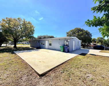 205 Nw 33rd Avenue - Photo Thumbnail 3