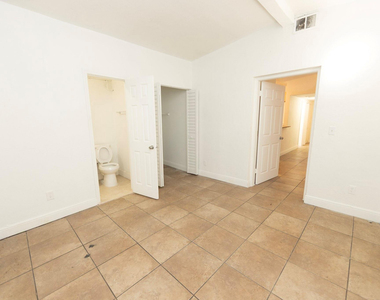 205 Nw 33rd Avenue - Photo Thumbnail 5