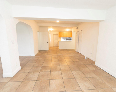 205 Nw 33rd Avenue - Photo Thumbnail 7