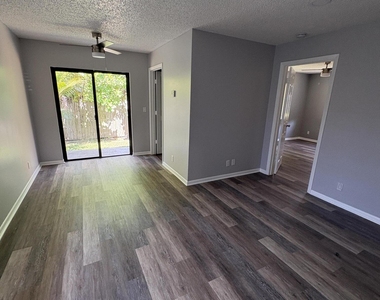 4726 Summit Boulevard - Photo Thumbnail 2