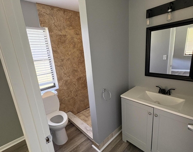 4726 Summit Boulevard - Photo Thumbnail 8