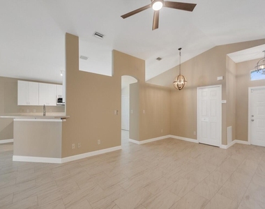 962 E 13th Square - Photo Thumbnail 13