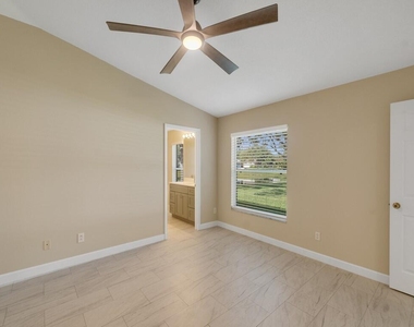 962 E 13th Square - Photo Thumbnail 19
