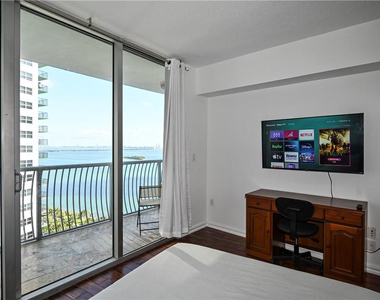 1750 N Bayshore Drive - Photo Thumbnail 11
