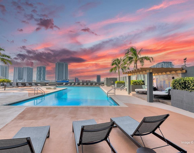 1750 N Bayshore Drive - Photo Thumbnail 16