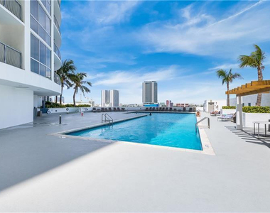 1750 N Bayshore Drive - Photo Thumbnail 20