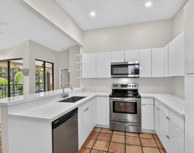 5451 Verona Drive - Photo Thumbnail 3