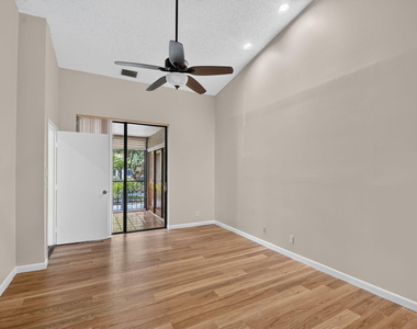 5451 Verona Drive - Photo Thumbnail 10