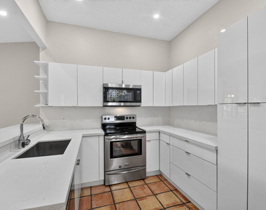 5451 Verona Drive - Photo Thumbnail 4