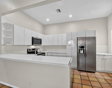 5451 Verona Drive - Photo Thumbnail 2