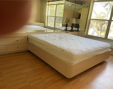 3660 Inverrary Drive - Photo Thumbnail 14