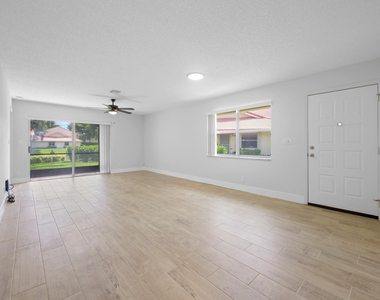 6371 Boca Circle - Photo Thumbnail 7