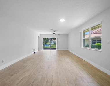 6371 Boca Circle - Photo Thumbnail 8