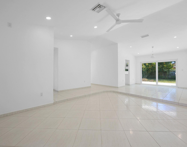 9515 Sw 118th Court - Photo Thumbnail 5