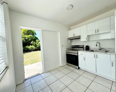 147 W 17th Street - Photo Thumbnail 3