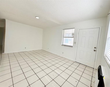 147 W 17th Street - Photo Thumbnail 2