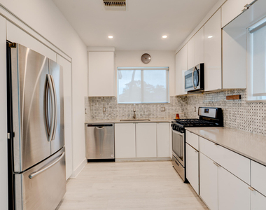 7528 Buccaneer Avenue - Photo Thumbnail 5