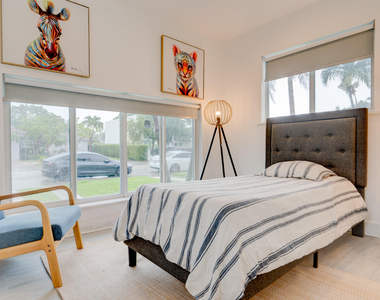 7528 Buccaneer Avenue - Photo Thumbnail 21