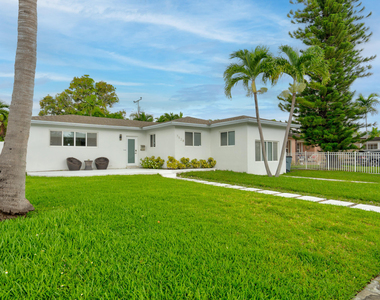 7528 Buccaneer Avenue - Photo Thumbnail 2