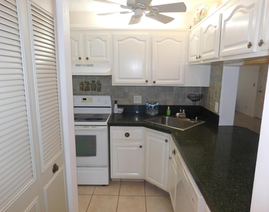 627 Sea Pine Way - Photo Thumbnail 7