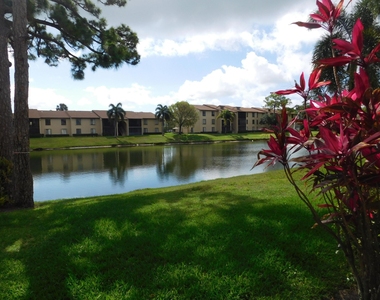 627 Sea Pine Way - Photo Thumbnail 3