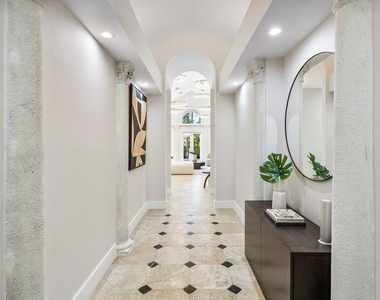 200 Ne 2nd Street - Photo Thumbnail 3